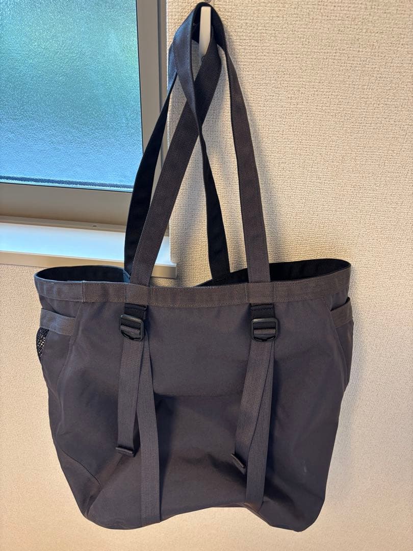 Patagoniaトート リュック 2WAYバッグ、黒色。