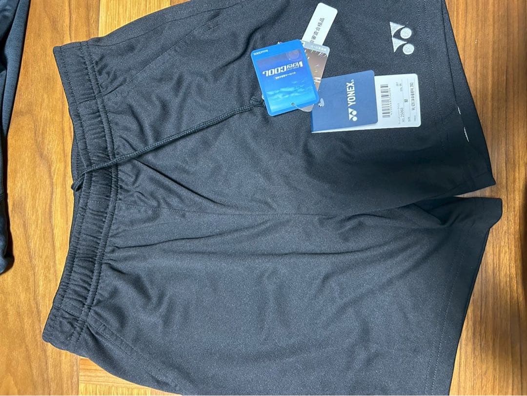 未使用品　YONEX ブラック シャツ パンツセット(Mサイズ)