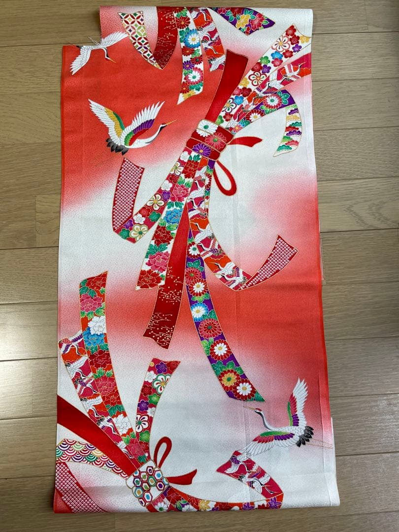 ちりめん細工吊し雛　1枚の祝い着物から作った吊し飾り　初節句祝いに　ハンドメイド