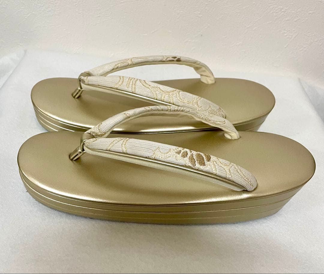美品　和装用　高級　ハンドバッグ 草履セット　シャンパンゴールド