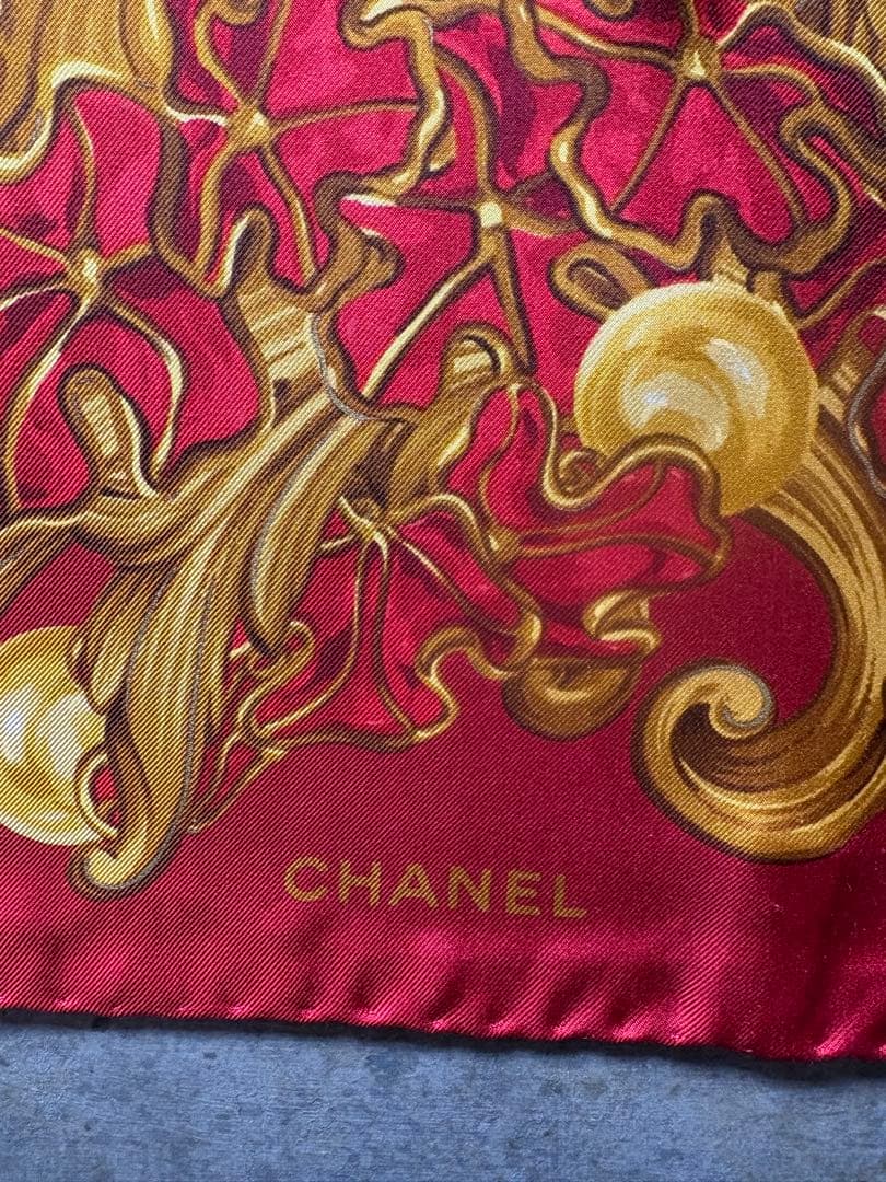 CHANEL シルク レッドスカーフ
