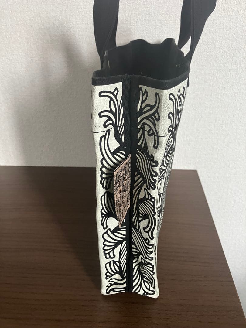 ひろ 【美品】クリストファー ネメス 縄柄トートバッグ