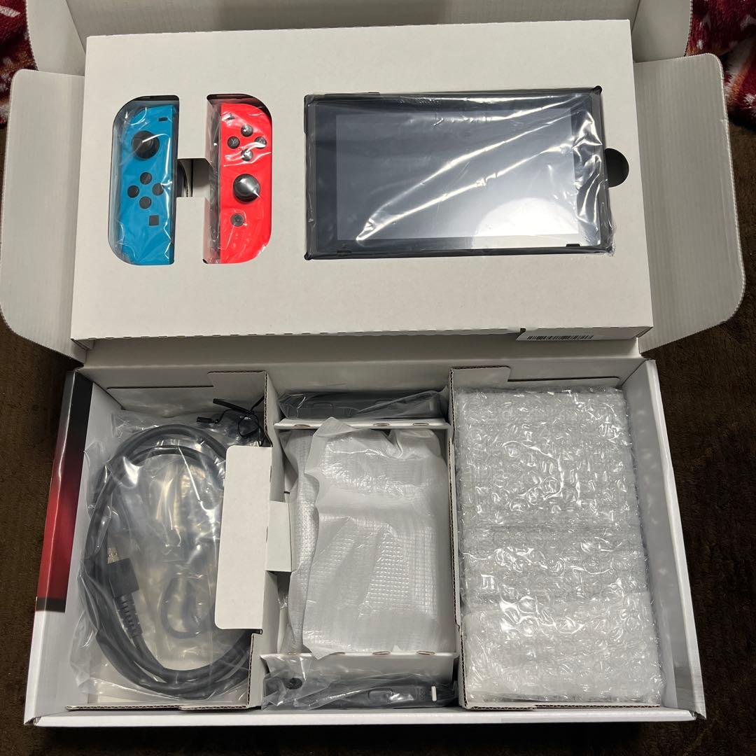 Nintendo Switch 本体　ケース、カード付