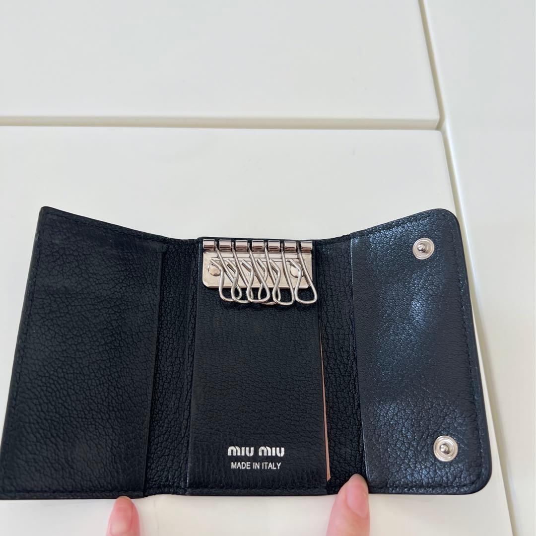 MIU MIU ブラック6連パールキーケース　シルバー