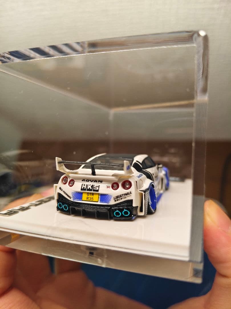 LBWK Nissan GT-R ミニカー 1/64
