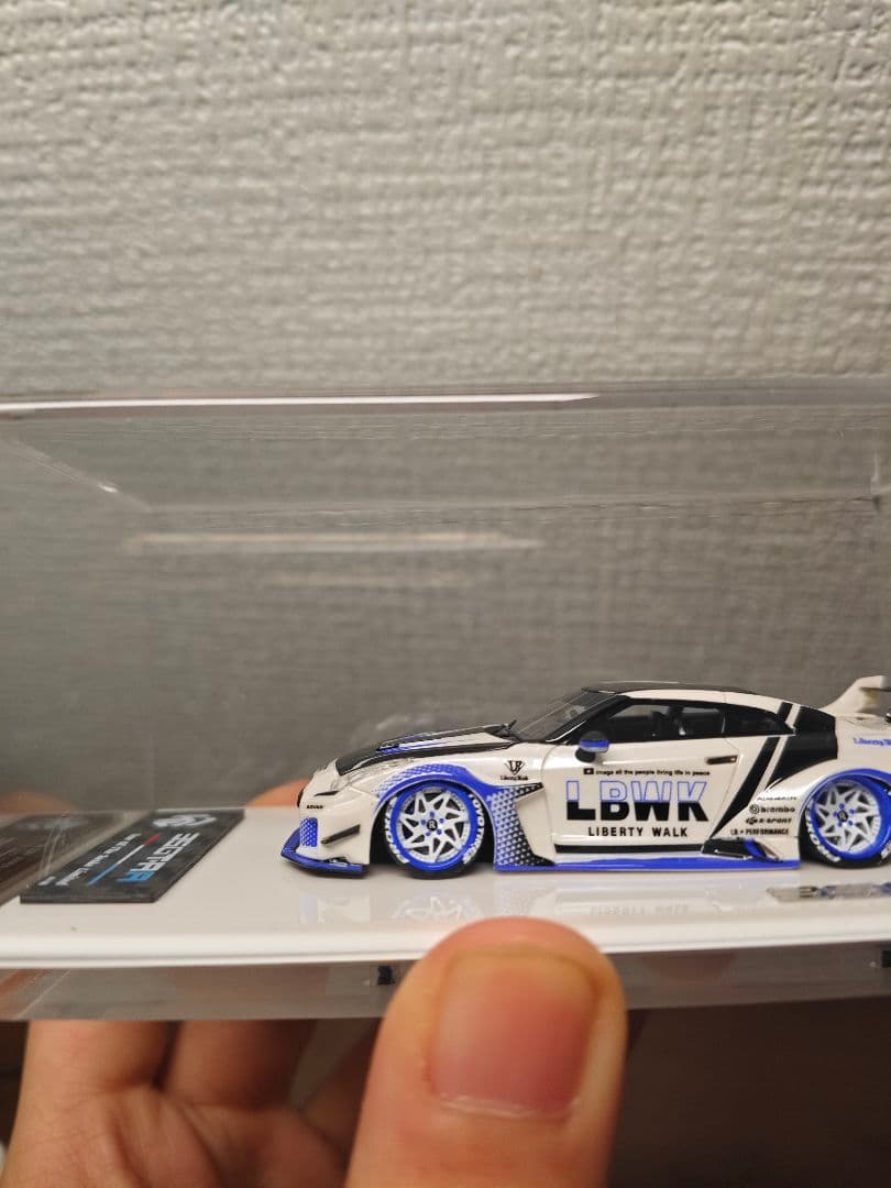 LBWK Nissan GT-R ミニカー 1/64