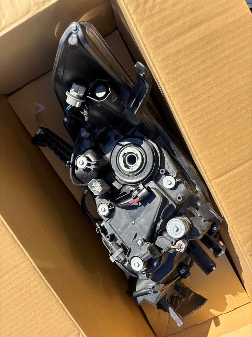 プラドLDA-GDJ150W純正ヘッドライト美品