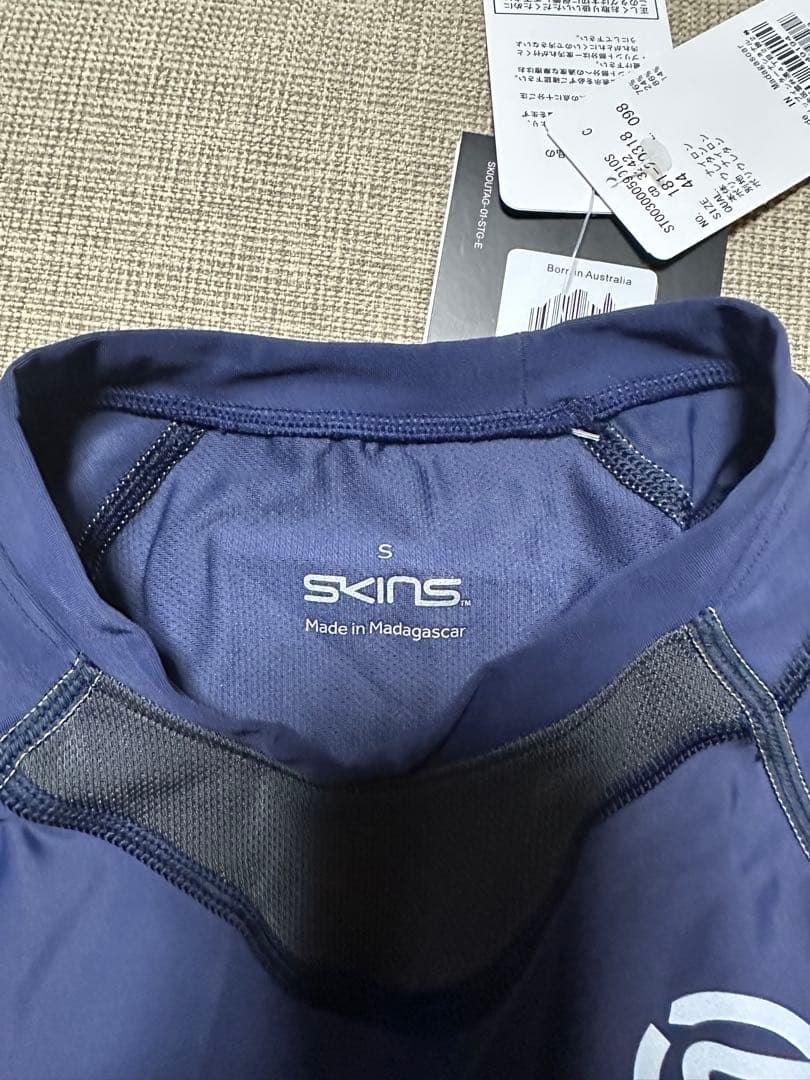 SKINS ネイビー ラッシュガード Sサイズ