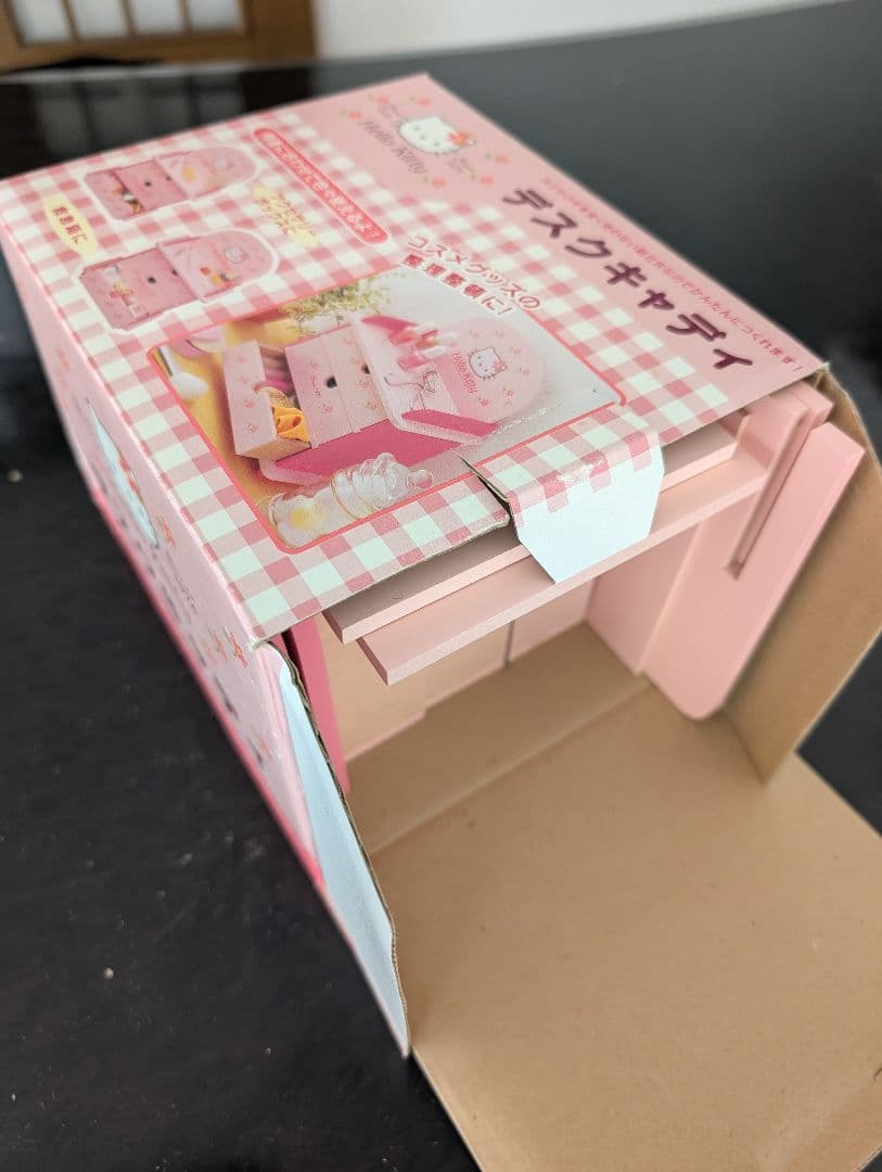 ハローキティ　新品未使用卓上木製引き出し小物入れ（組み立て式）ピンク