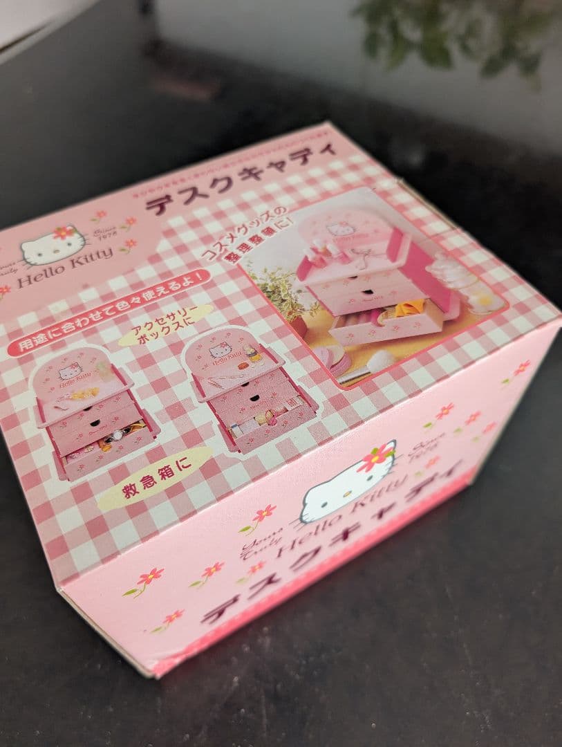 ハローキティ　新品未使用卓上木製引き出し小物入れ（組み立て式）ピンク