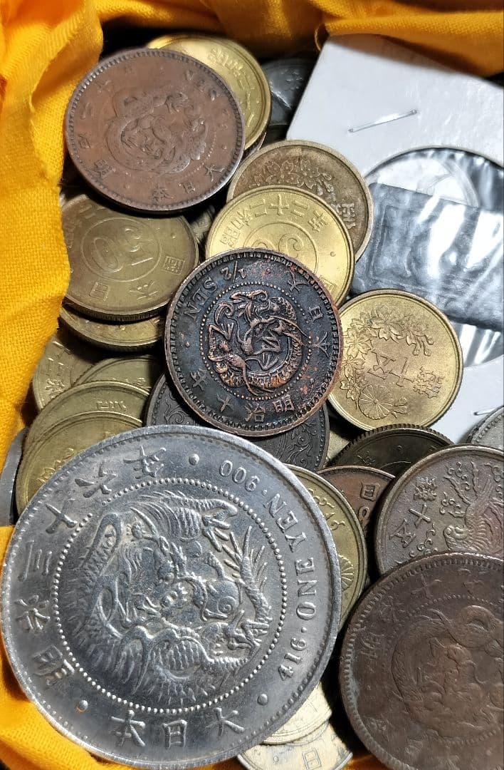 リ*ウ様 1円銀貨銅銭雑銭古銭通宝など色々多種 桐箱おまけ 古銭通宝穴銭雑