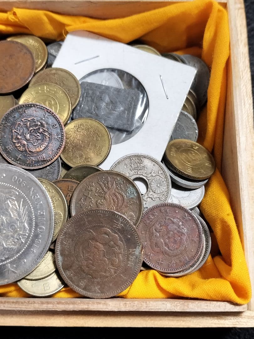 リ*ウ様 1円銀貨銅銭雑銭古銭通宝など色々多種 桐箱おまけ 古銭通宝穴銭雑
