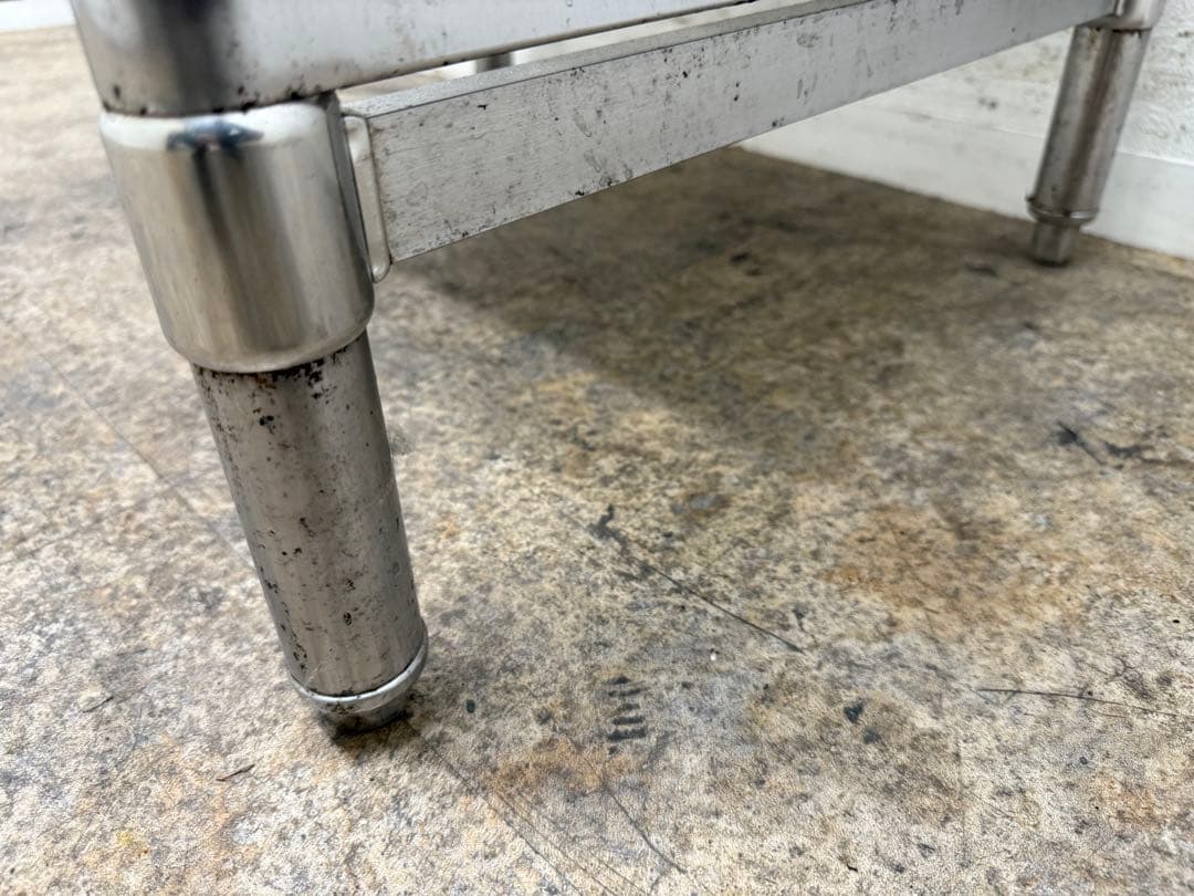 ステンレス　業務用　作業台　店舗　厨房　W６００ｘD６００ｘH８００ｍｍ