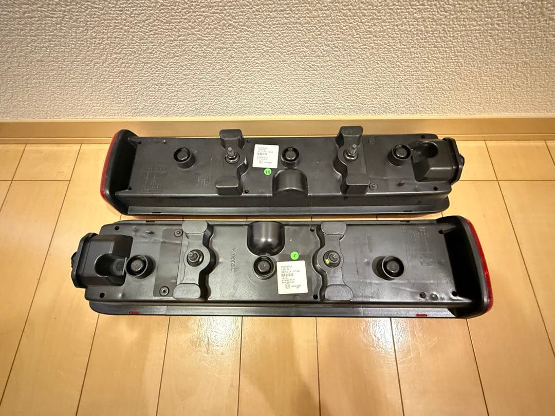 UDトラックス　新型クオンLEDテールランプ　ボルボ　VOLVO