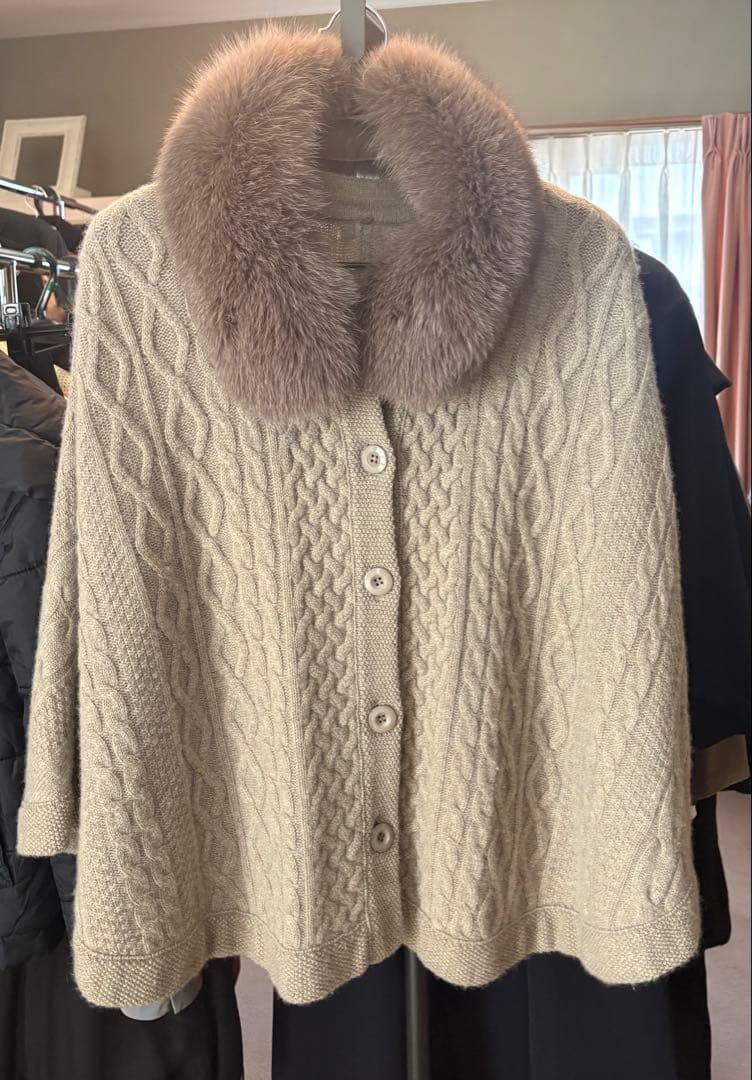 【極美品】レリアン　フォックス カシミヤ ケーブル編みニットケープ　2ウェイ