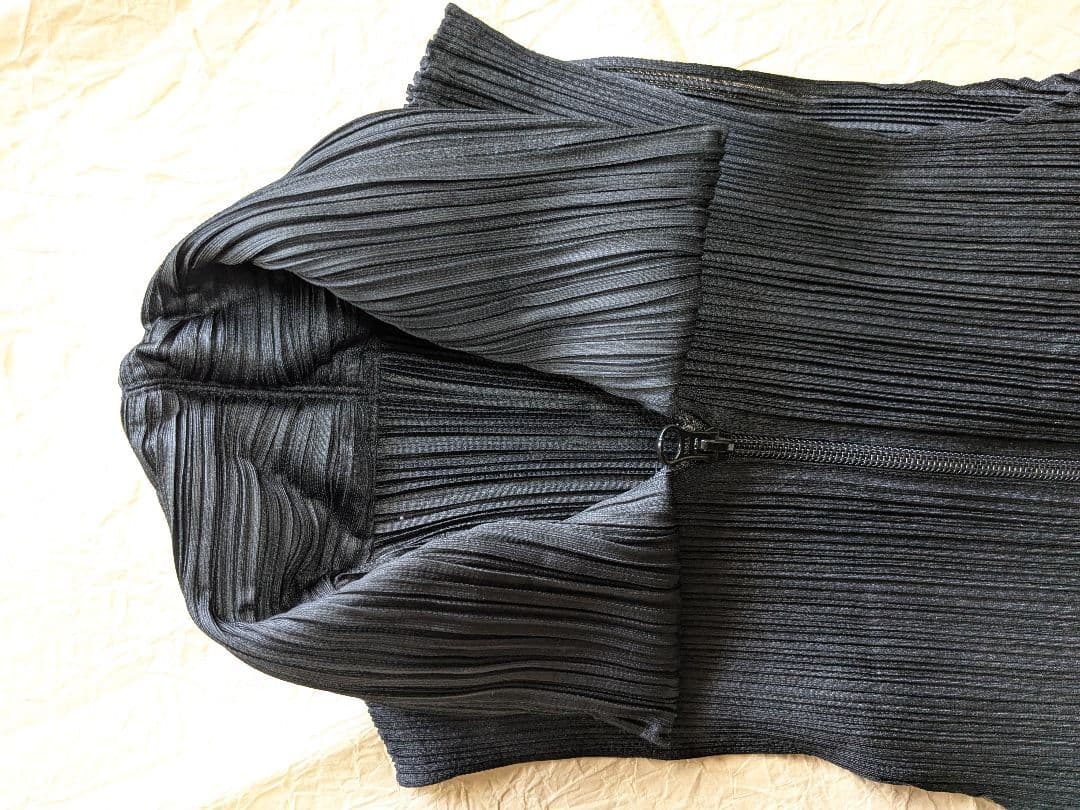 ISSEY MIYAKE イッセイミヤケ プリーツプリーズのベスト黒