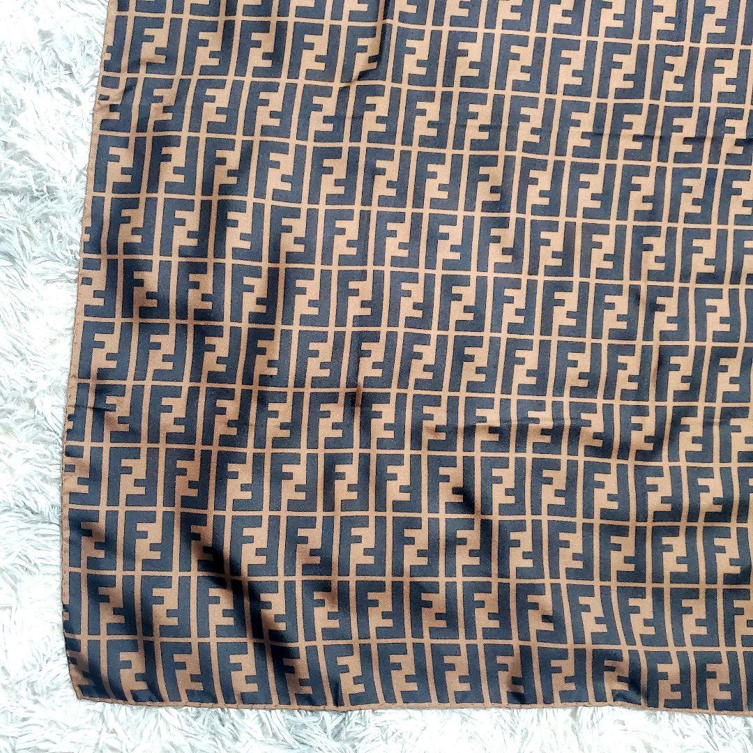 美品✨フェンディ FENDI✨スカーフ ズッカ柄 シルク100% 大判 ブラウン