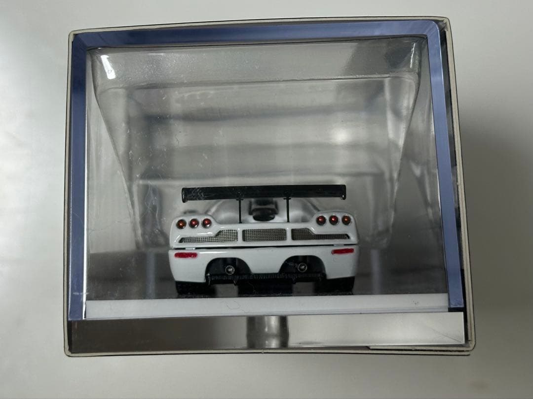 オートボッツモデルズ　1/64 ケーニグセグCCGT エンジンフード開閉