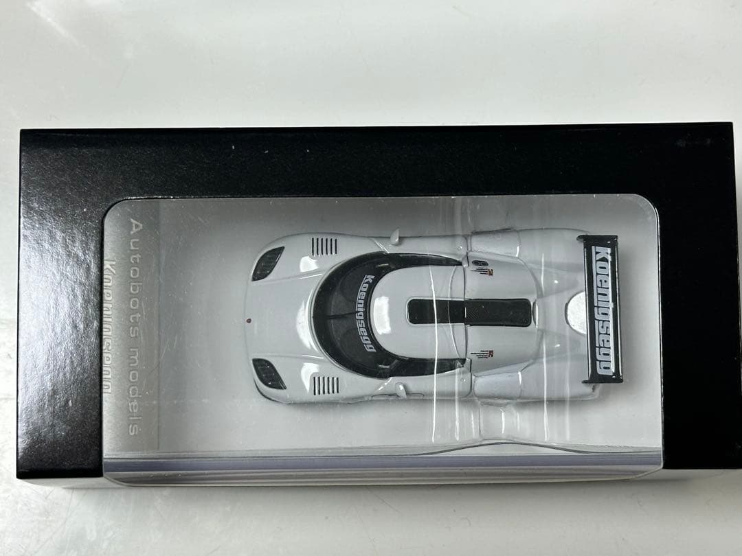 オートボッツモデルズ　1/64 ケーニグセグCCGT エンジンフード開閉