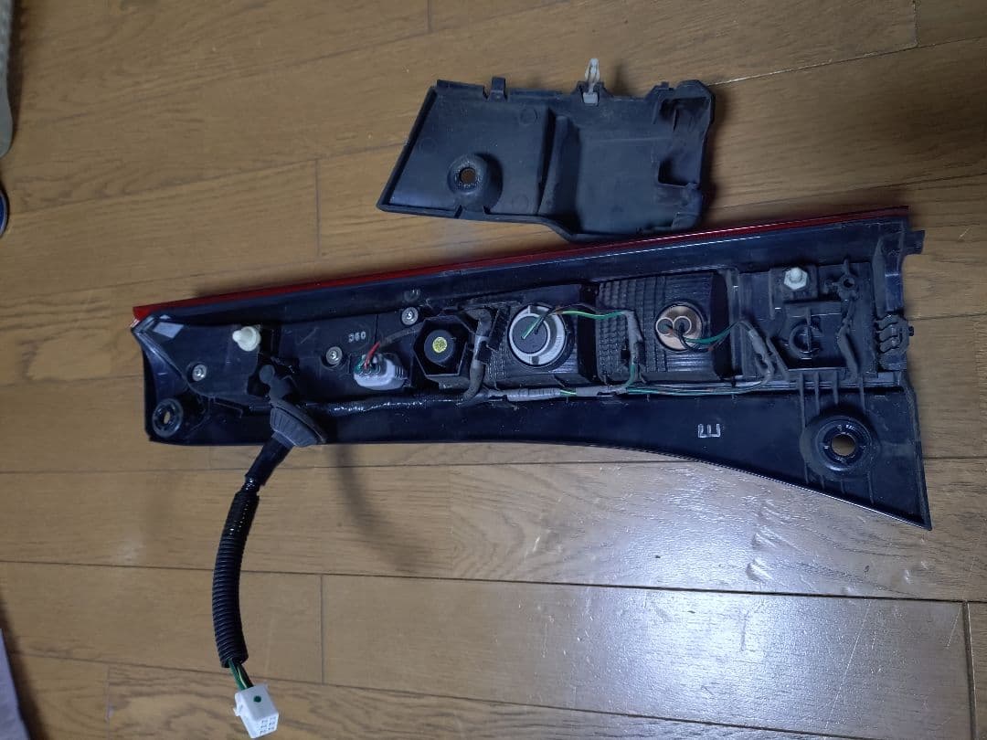 ホンダN-VAN左テールランプ 中古品