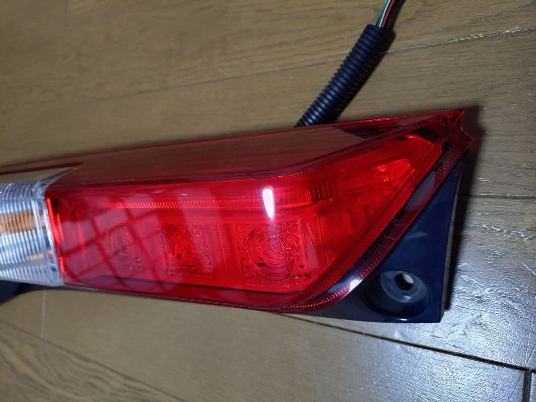 ホンダN-VAN左テールランプ 中古品