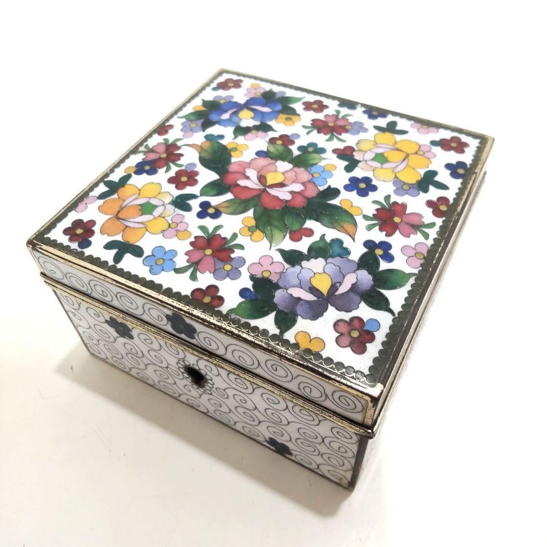 七宝焼 金工　 花紋様宝石箱　白花詰　小箱　鍵なし　KJ58