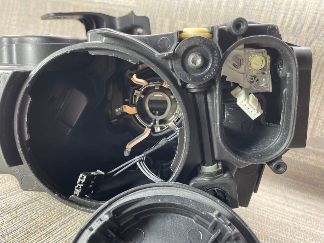 美品 アウディ　A3 8V　前期 ベッドライト　右側 8V0941006F
