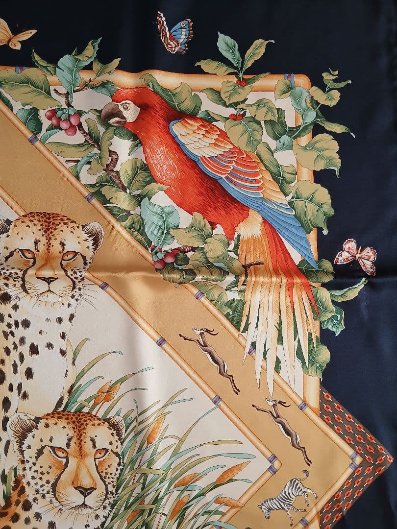 H*a様 美品Salvatore Ferragamo シルクスカーフ 動物柄
