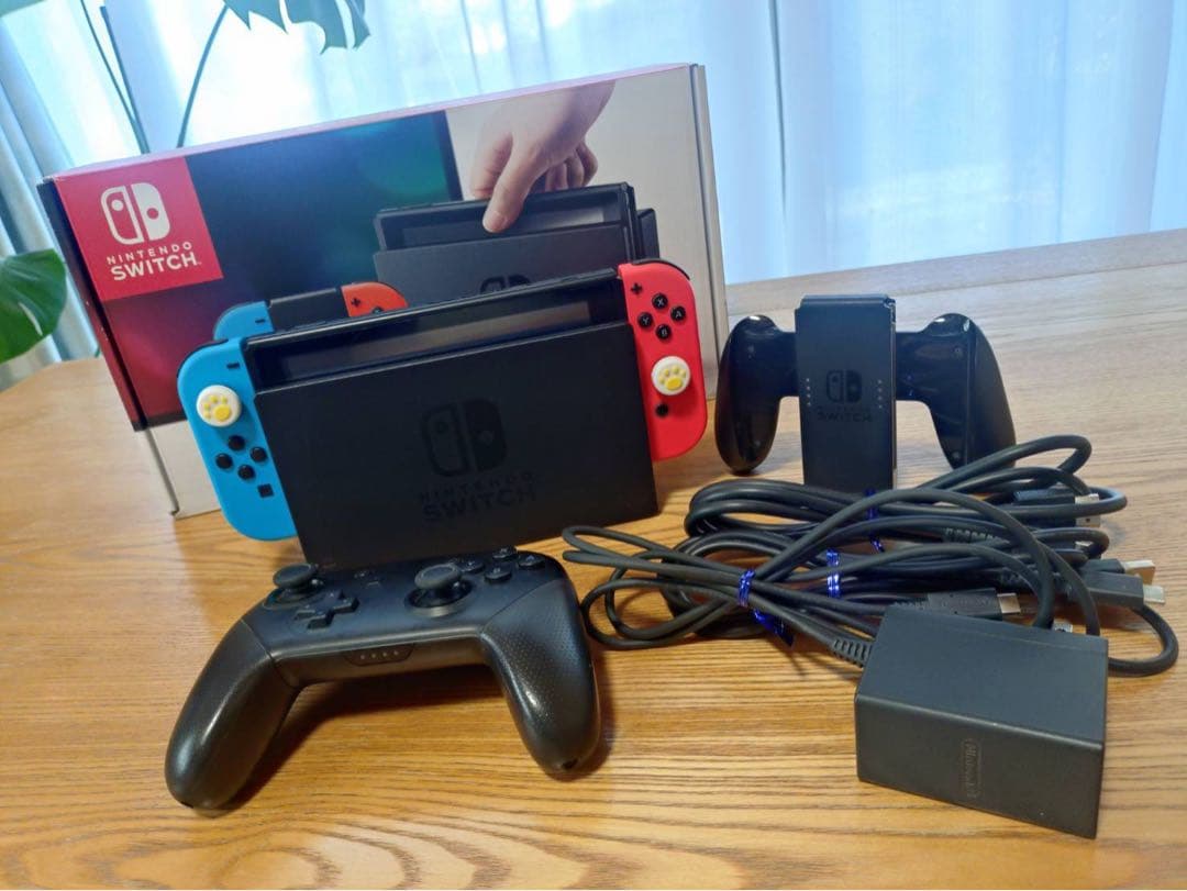Nintendo Switch初期型　追加で未使用のJoy-Con プロコ付き