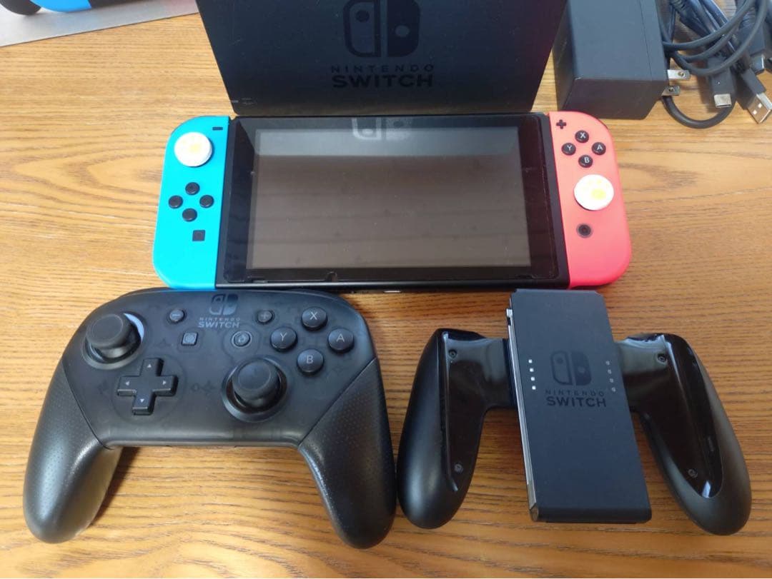 Nintendo Switch初期型　追加で未使用のJoy-Con プロコ付き
