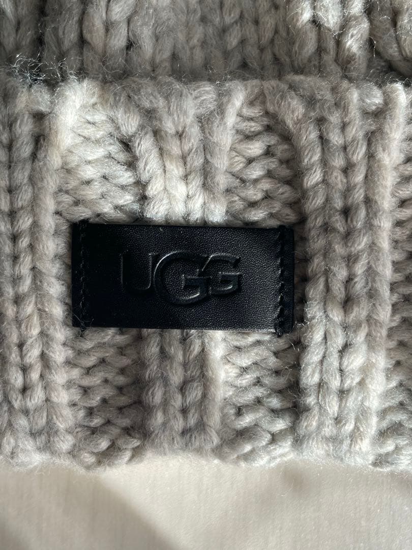 UGG ケーブル編み ニット帽 ライトグレー
