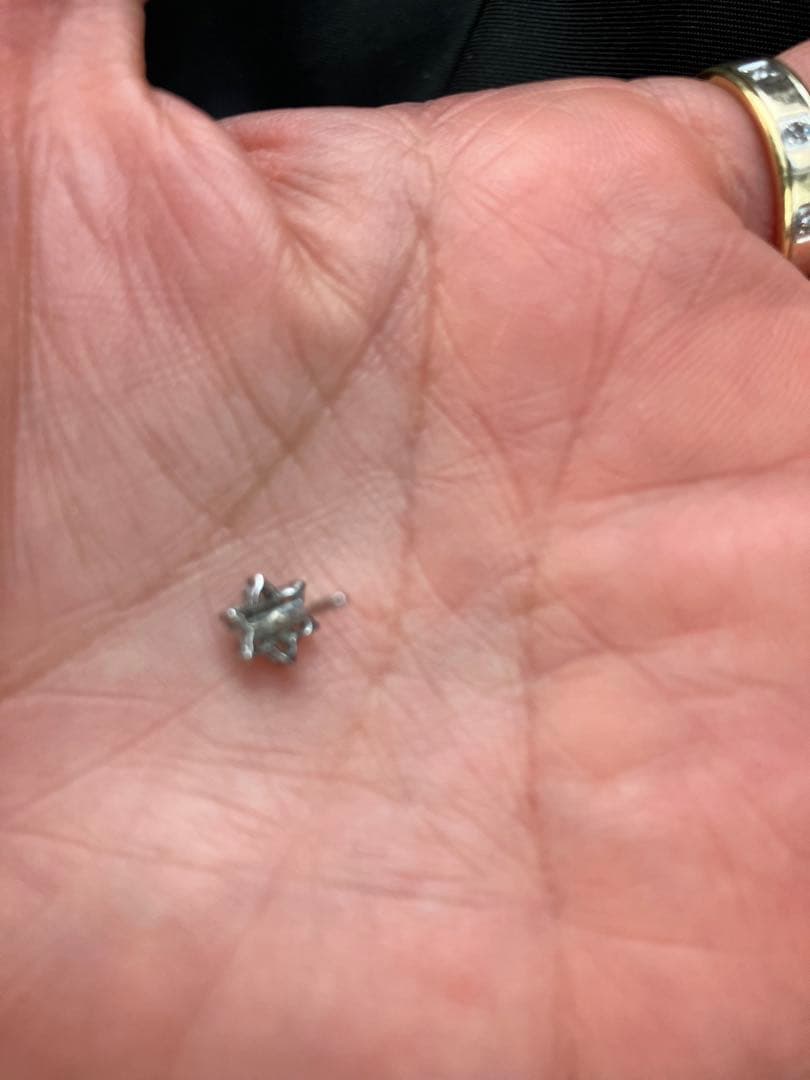 プラチナ900 ダイヤピアス　片耳
