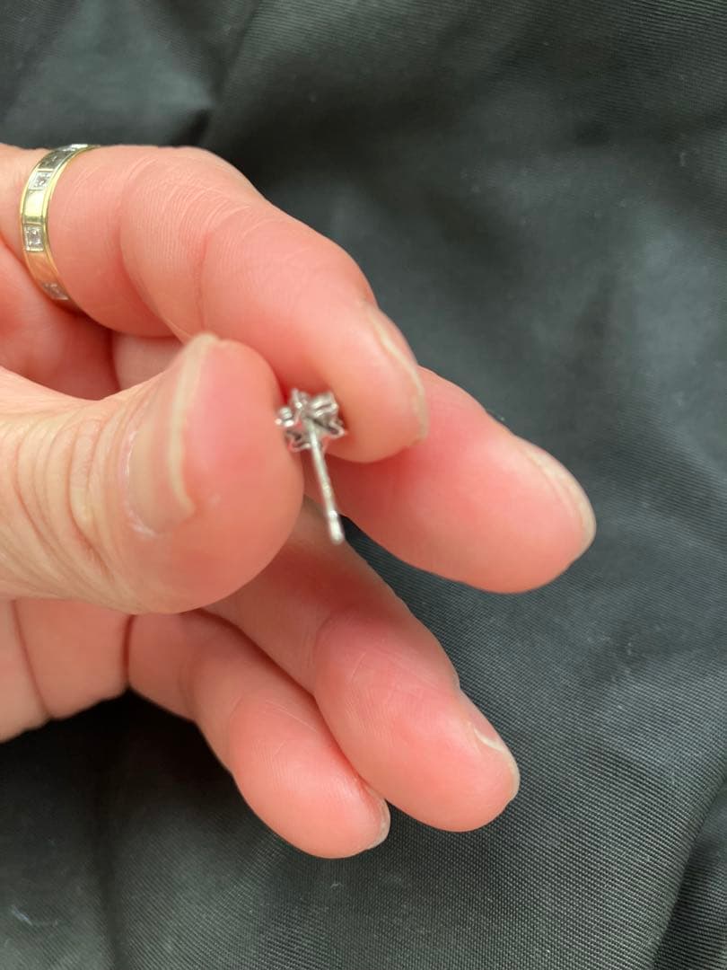 プラチナ900 ダイヤピアス　片耳