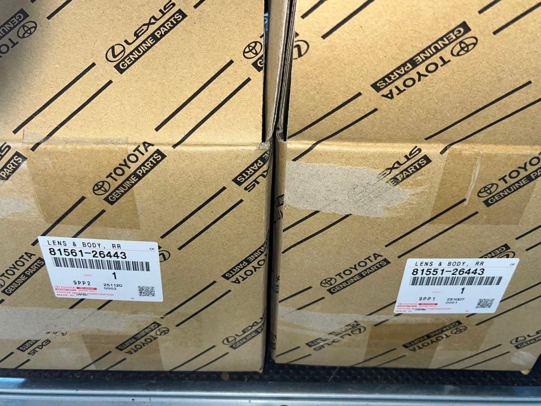 ハイエース　純正新品テールランプ‼︎左右セット‼︎トヨタ純正品‼︎未使用品‼︎