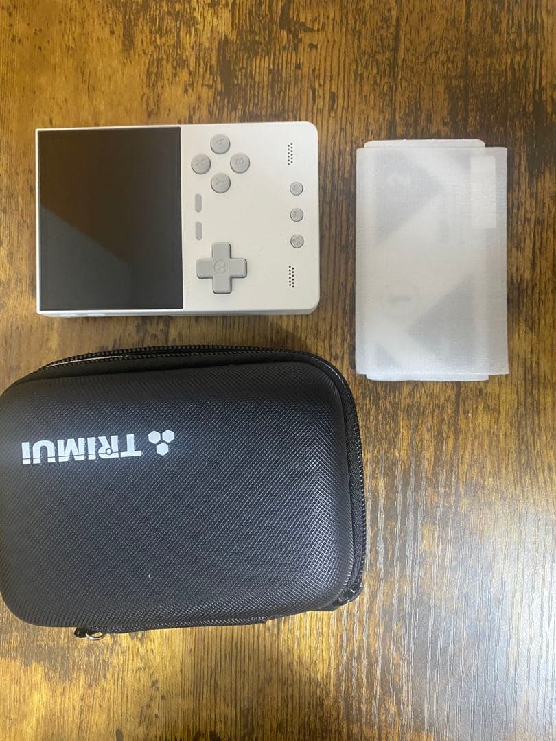 て*つ様 TRIMUI BRICK ホワイト　+ ケースとスクリーンプロテクター