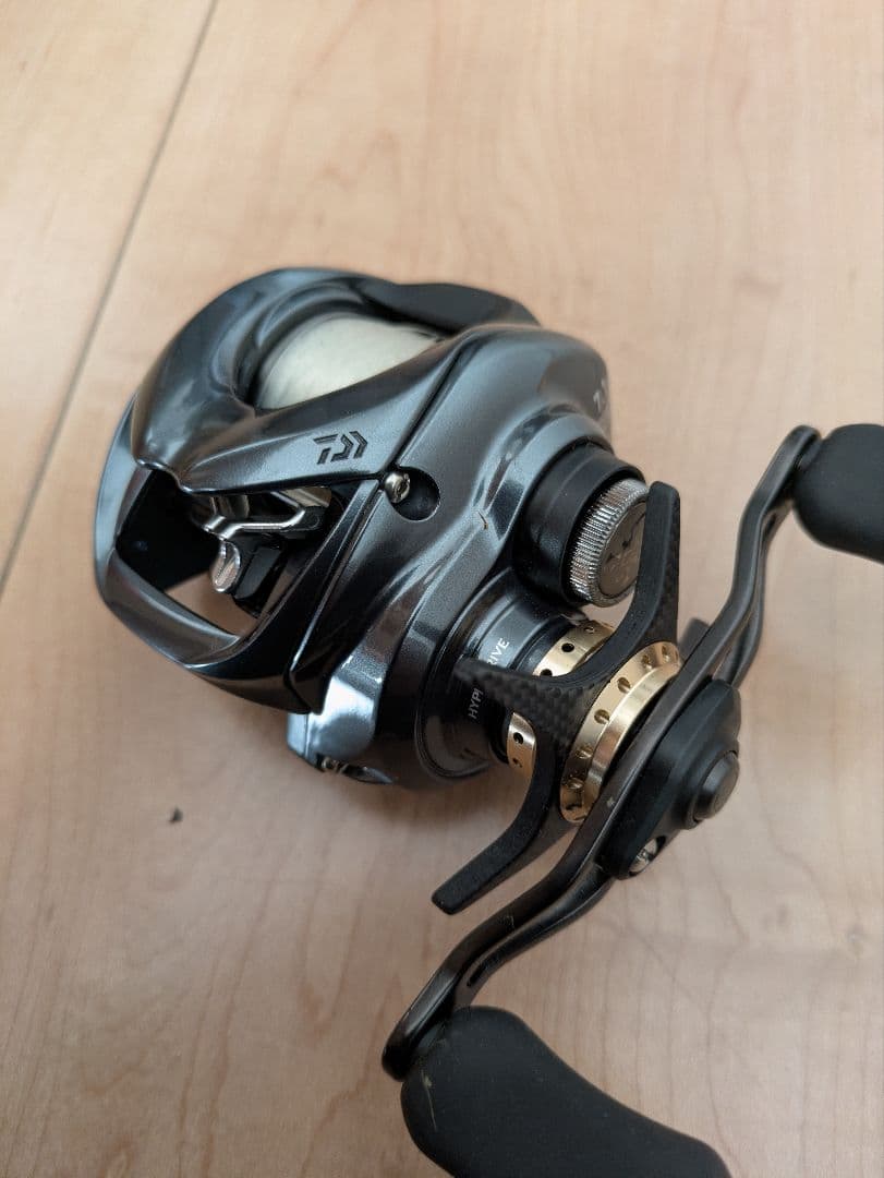 美品 ダイワ 25タトゥーラ SVTW 100HL