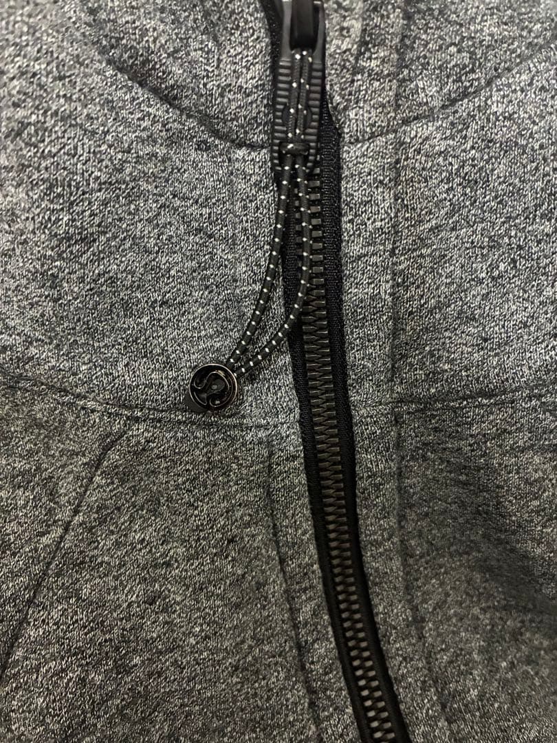 Lululemon グレー フルジップパーカー