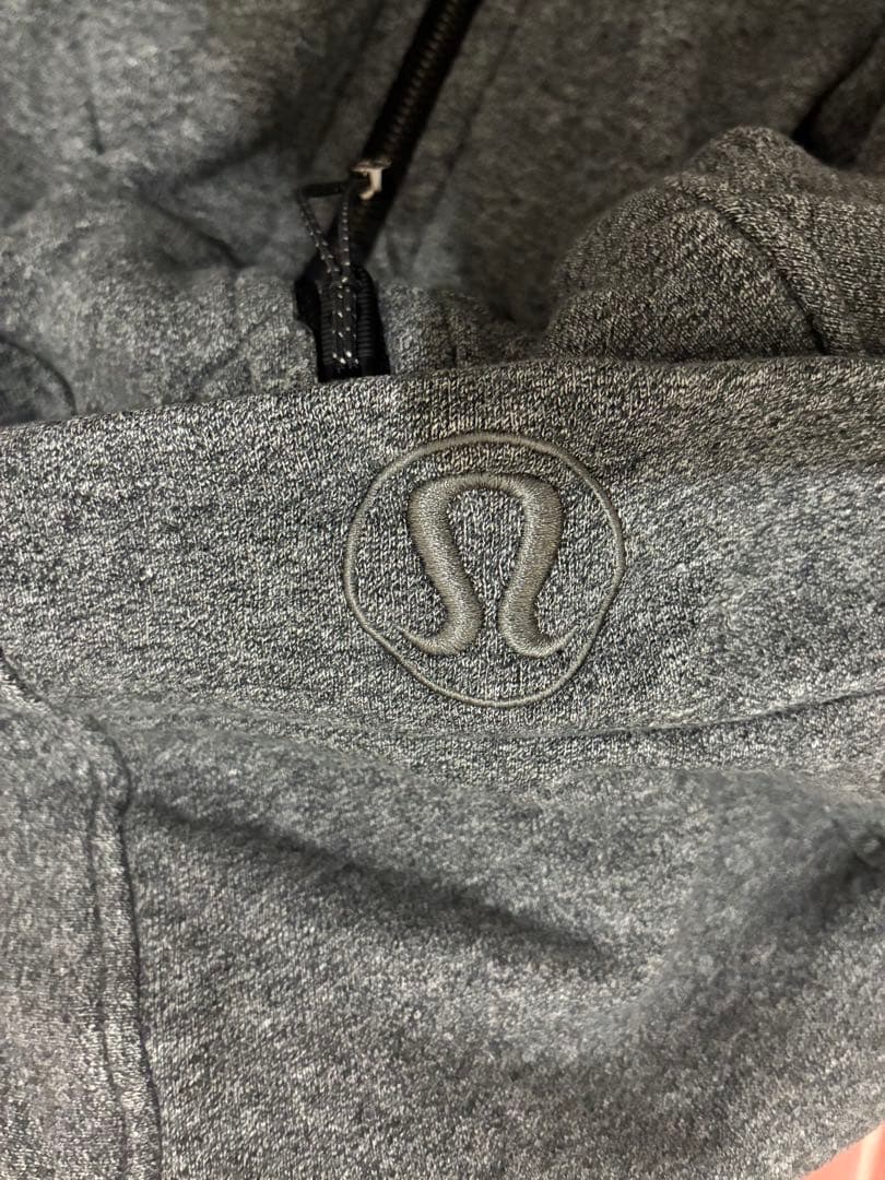 Lululemon グレー フルジップパーカー