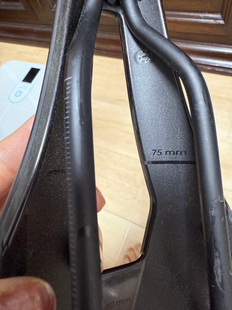 fi'zi:k VENTO 140mm サドル