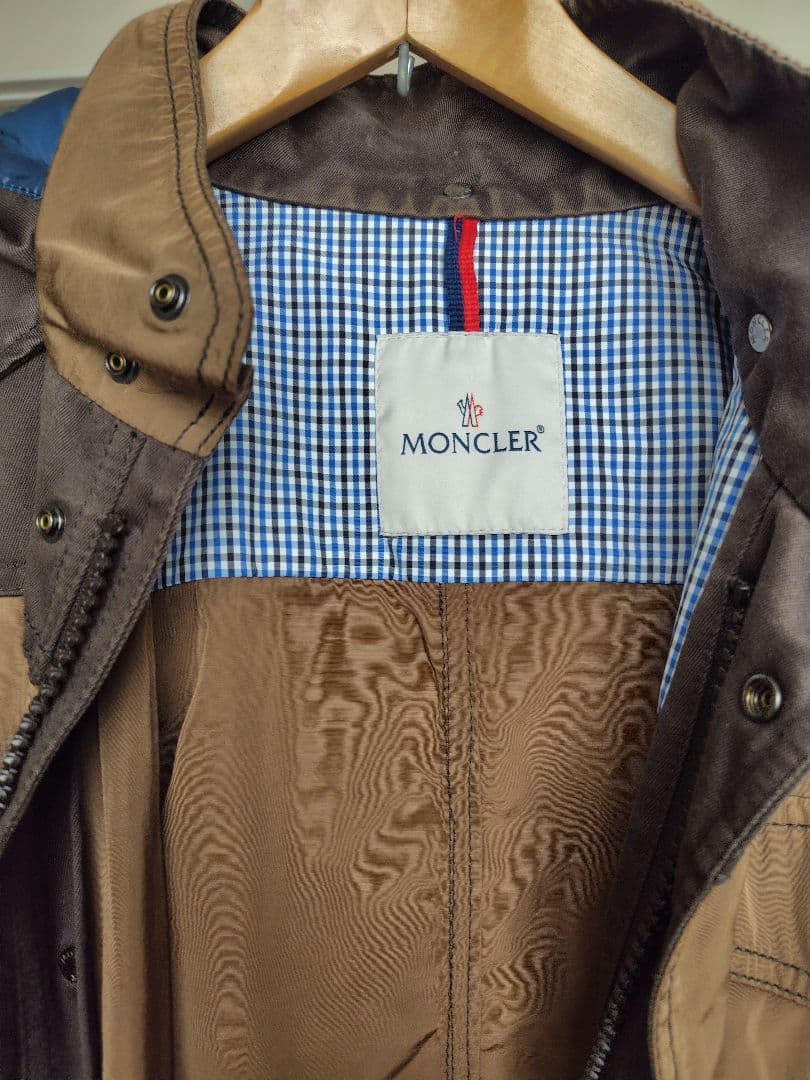 MONCLERフード付きダウンベスト ブラウン・ブルー