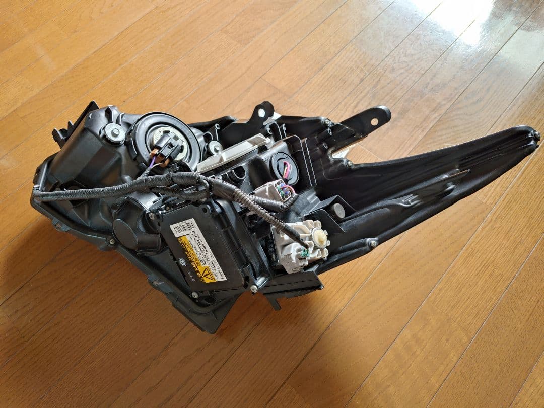 ZVW 30 プリウス後期純正HIDヘッドライト　バラスト GIGAバーナー付き