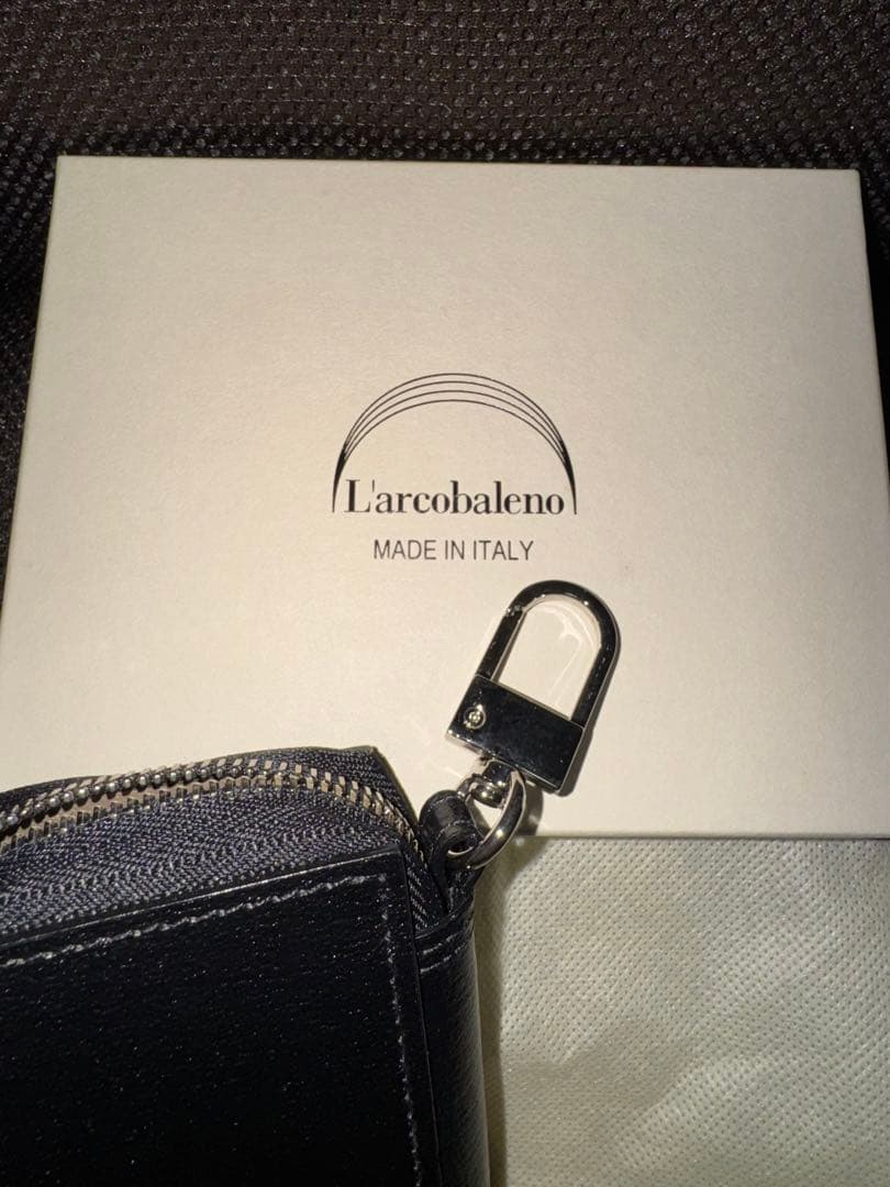 L'arcobaleno レザーキーケース 黒とベージュ