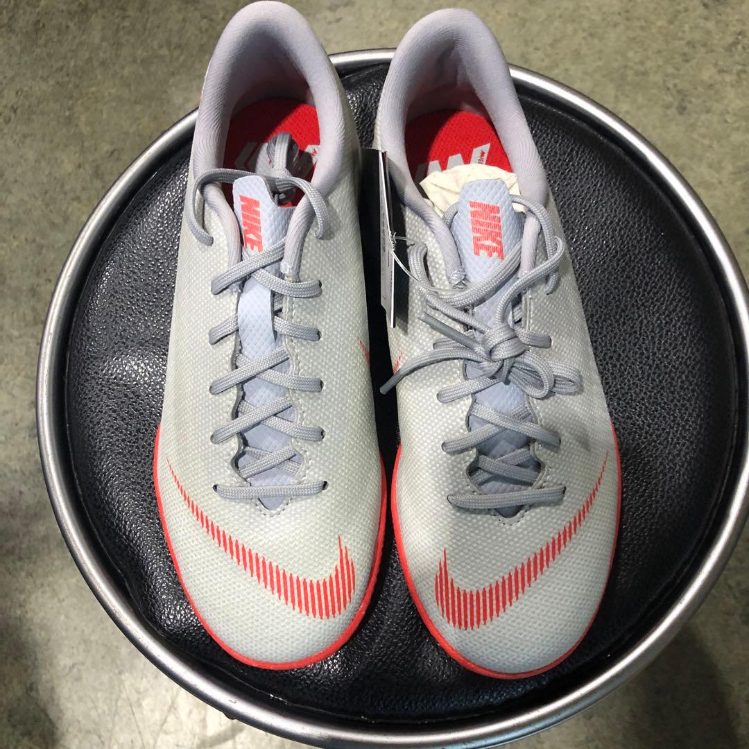 ナイキフットサルシューズ新品