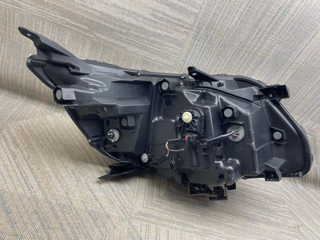 ヴォクシー 80 後期 左ライト ZS 煌 28-240 81150-28J10