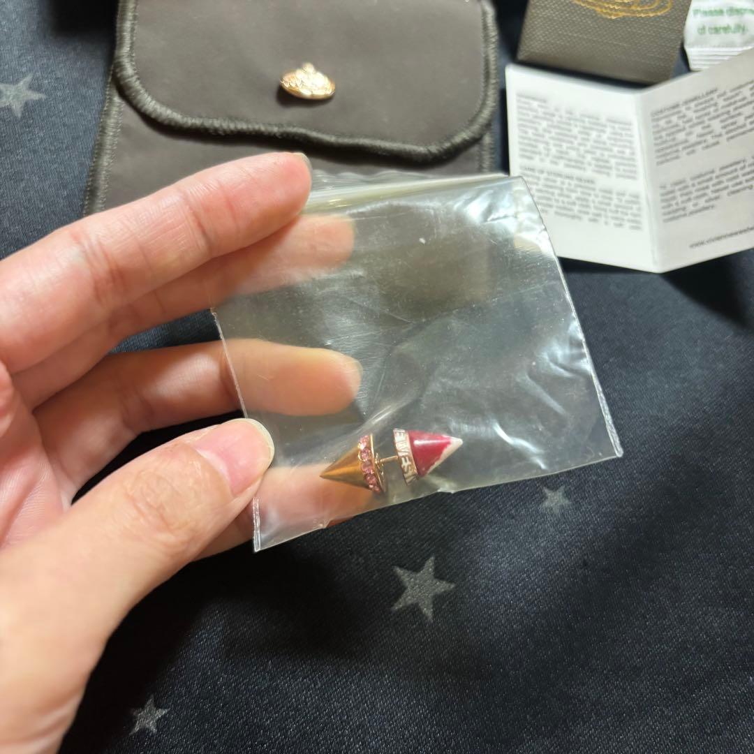 新品未使用 ヴィヴィアンウエストウッド ピアス 尖り 棘型 三角 1つ 片方