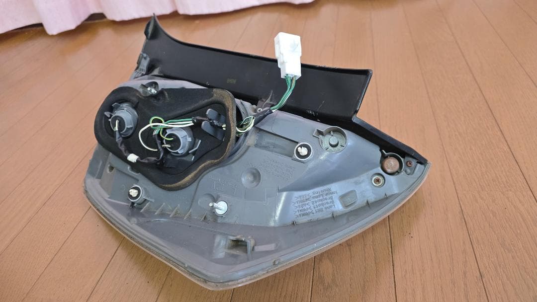 r*e様 プリウス30 左テールランプ STANLEY 美品
