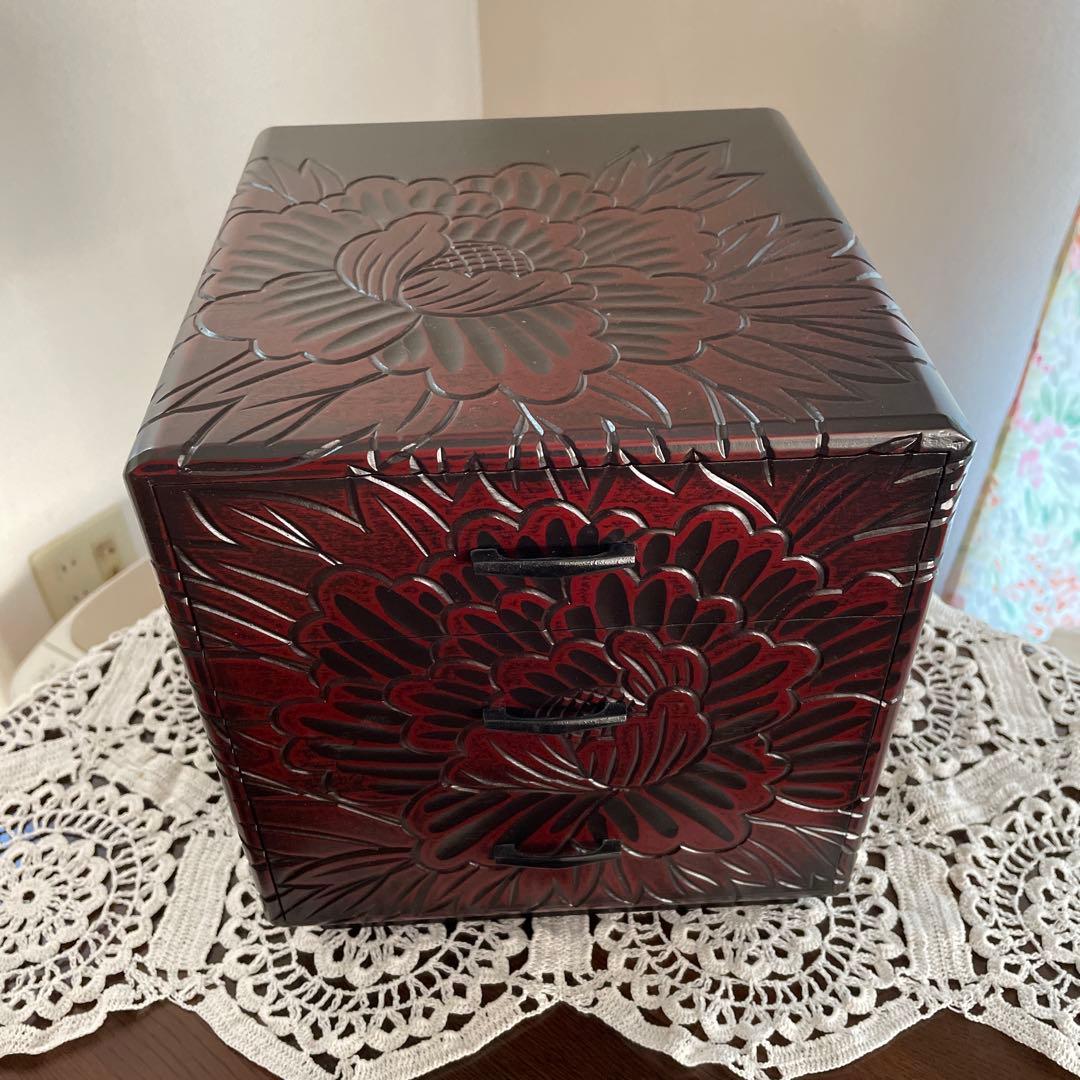 鎌倉彫　小箪笥　三ツ引　小引き出し　 総柄彫牡丹
