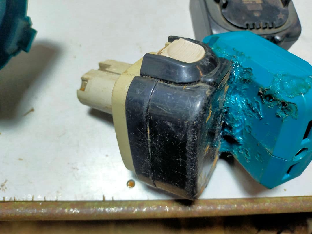 マキタ　Ni-Cd12v電池使用工具用リチウムイオン電池アダプター