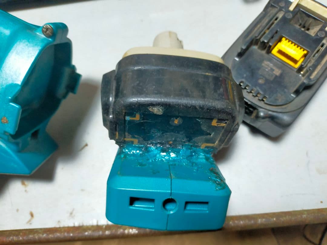 マキタ　Ni-Cd12v電池使用工具用リチウムイオン電池アダプター