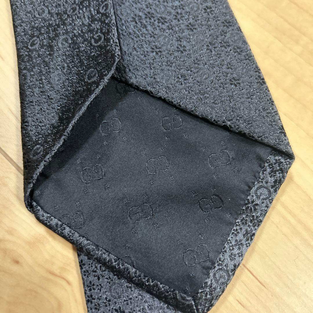 GUCCI グッチ　ネクタイ　黒　ブラック　GG柄　GGマーク　美品⭐︎